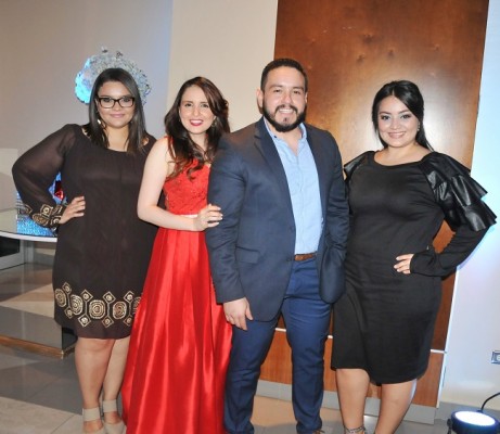 Angie Perdomo, Wendy Pinto, Antonio Pinto y Heidi Perdomo