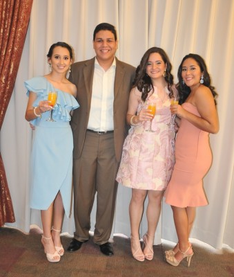 Aylin Arévalo, Reynaldo Ruglas, Victoria Amaya y Paola Cartagena