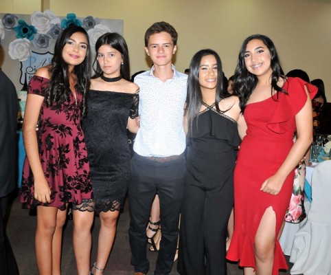 Belén Paredes, Ariana Arriaga, Gabriel Fernández, Elizabeth Montalván y Samar Awad