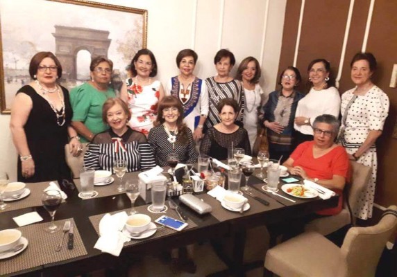 Chicas del IMA en una reunión inolvidable