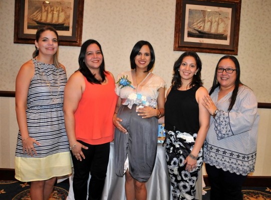 Claudia Licona, Ana Lozano, Linda Avilés de Laínez, Sugey Florentino y Michelle Paz