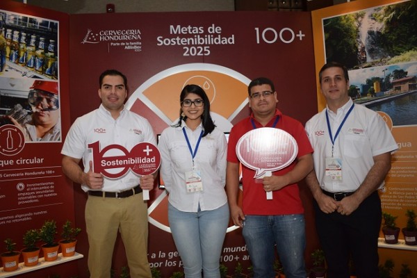 Julio Flores, Ailyn Castro, Jimmy Palacios y José Roberto Paz.