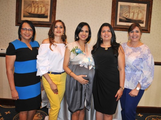 Delmy de Romero, Leyli Díaz, Linda Avilés de Laínez, Rita Sabillón y Cristina Mejía