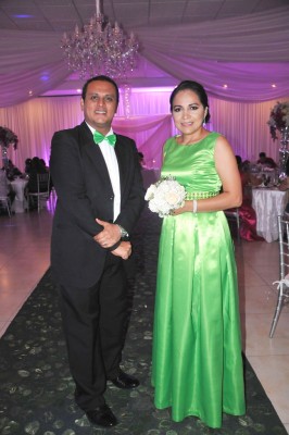 El Best Man, Omar Zamboni y Jenny Medina, la dama de honor