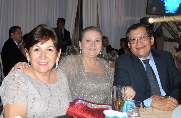 Ericka Tabora, Ondina de Orellana y Mario Orellana