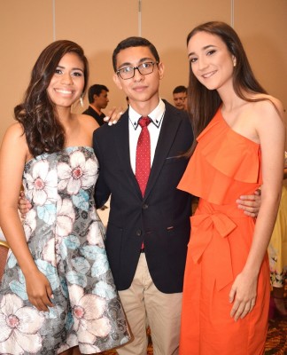 Erika Ruíz, José Sarmiento y Daniela García