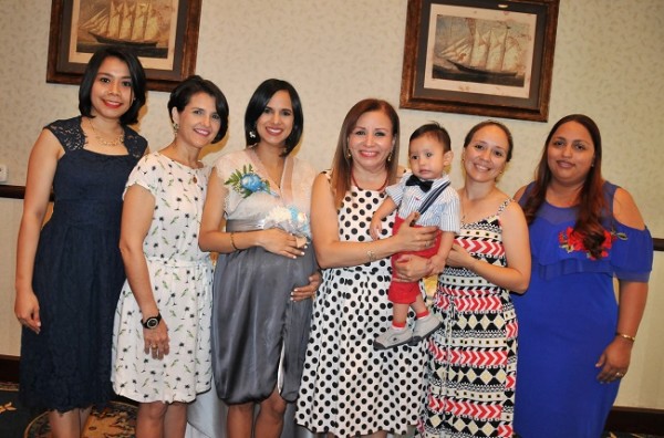 Evelyn Matamoros, Claudia de Castellanos, Nelly Murillo, Paulo David, Celina Pinto y Cindy Castellón