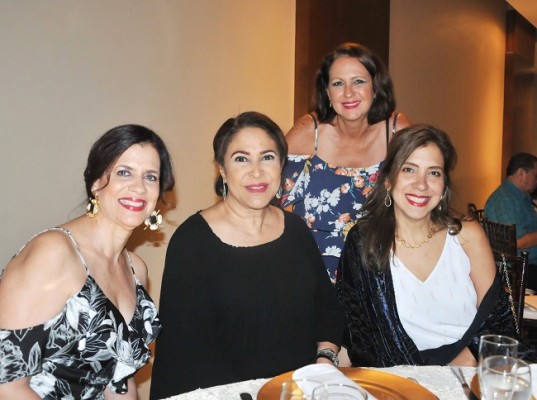 Hortensia Fasquelle, Suyapa Cordoba de Schmid, Rossana Ritter e Isabel Pineda