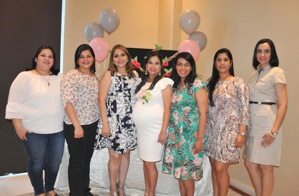 Iris Fernández, Irma Inestroza, Zulema de Paredes, Lorena de Mejía, Danelia Castro, Xiomara Guillén y Melissa Zepeda