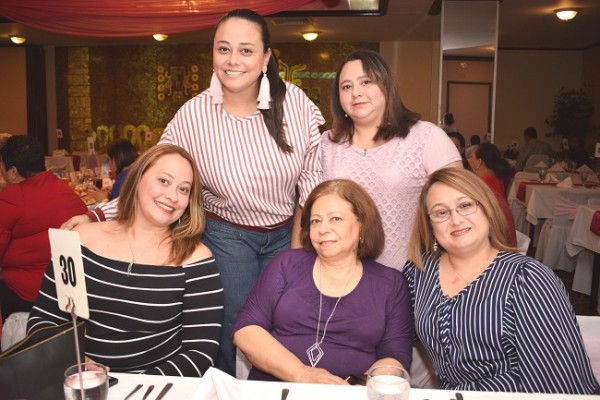 Isela, Cinthia, Miriam, Suyapa y Brenda Videa