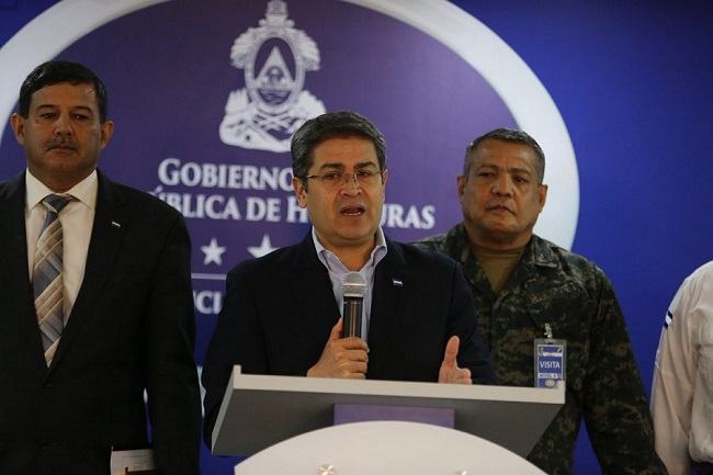 Hernández da 24 horas a EEH para presentar medidas que frenen abusos contra consumidores