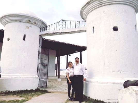 Jorge Faraj y esposa inaugurando el Bazar del Sábado en Gracias