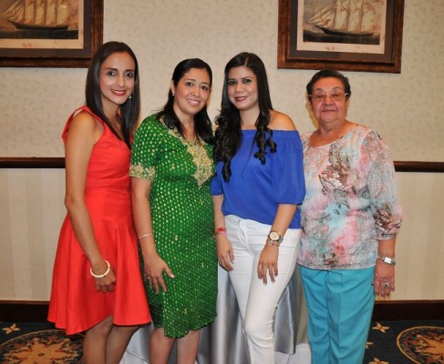 Ligia de Torres, Erika Laínez, Ana Licona y María Iberia Hernández