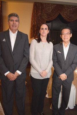 Los cónsules Benito Liao (Taiwán), María Isabel Rodríguez (España) y Gilberto Limón (México)