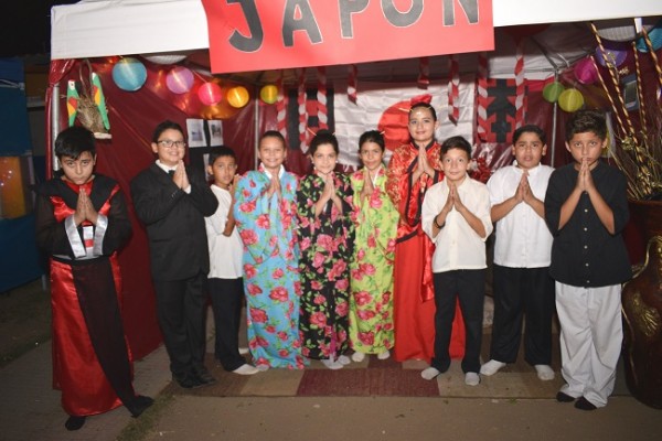 Los ganadores del segundo lugar fueron los alumnos de Quinto Grado, quienes representaron a Japón