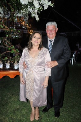 Los padres de la novia, Isaura de López y Óscar López