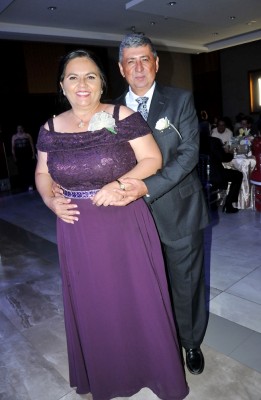 Los padres de la novia, Oscar Fernández y Mayra perdomo
