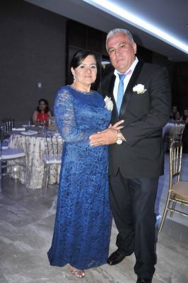 Los padres del novio, Saúl Iraheta y Francisca Orellana de Iraheta