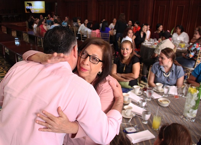 Con ameno convivio agasajan a madres de la Municipalidad sampedrana