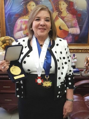 Maria Antonia de Suazo recibio el premio Internacional de Educación ¡congratulaciones!