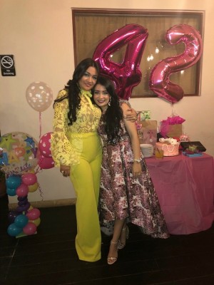 Melissa Aragón de López con su hija, Katherin López