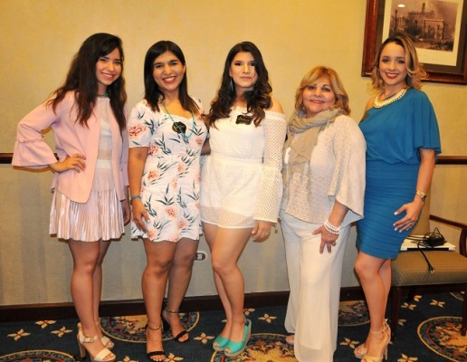 Mercy Triminio, Sussel Erazo, Andrea Erazo, Vera Erazo y Denisse Copland