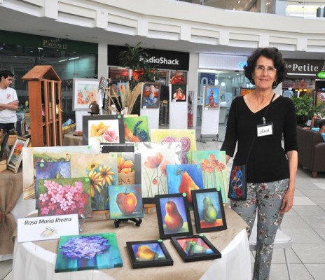 Rosa María de Rivera y su pincel artístico estuvieron presentes en la Expoventa de AMAH