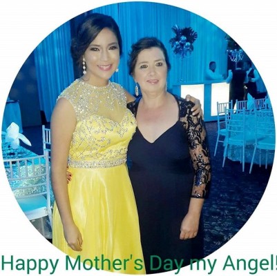 Sthephania Michelle Velasquez con su mami Mayra Reyes