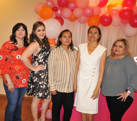 Susy Cobos, Suzette Fiallos, Marlen Nuñez, Ana Nuñez y Rita de Zuniga