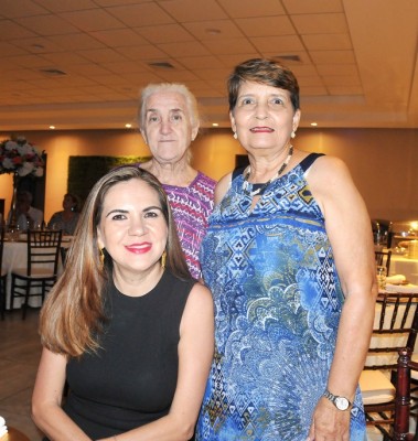 Teresita Pastor, Liliana Paredes y Denia Flores Gómez
