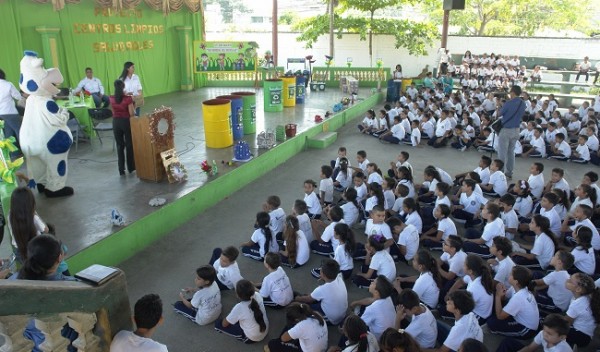 En el Día Mundial del Reciclaje: Lanzan en escuelas y colegios sampedranos proyecto "Centros limpios saludables"