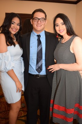 Vivian Rivera, Kevin Fajardo y Carmen Soto