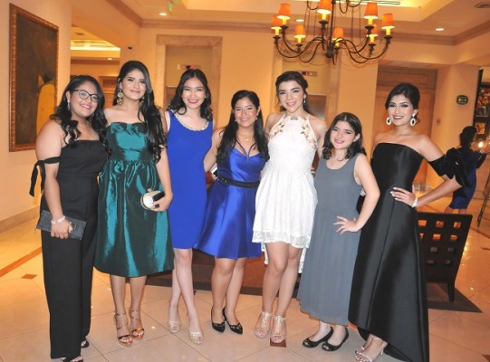 Yahaira Rishmawy, Andrea Bertrand, Margie Villalta, Alisson Herrera, Joan Turcios, Allison Torres y Paola Andino