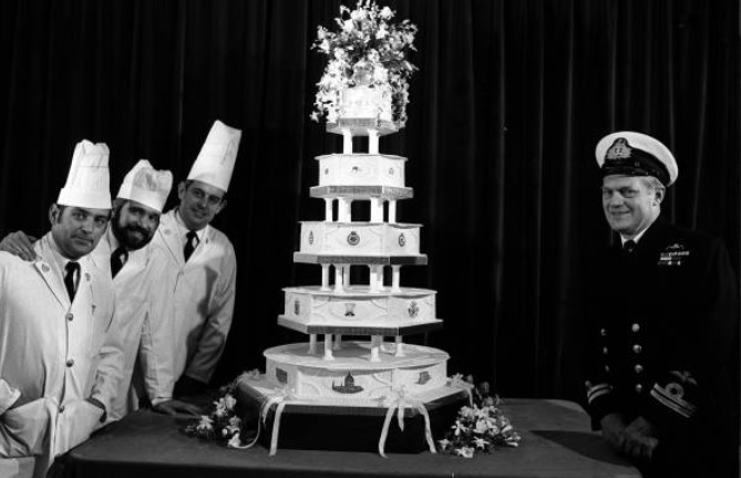 Subastarán pedazo de pastel de boda de Lady Di