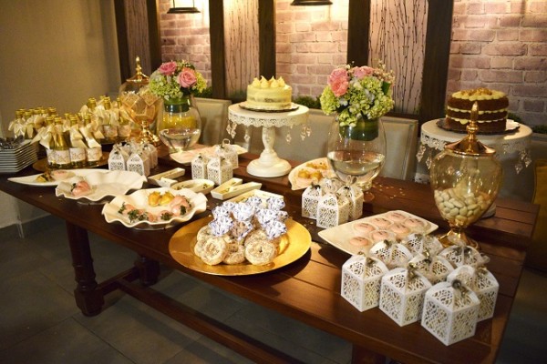 La apetitosa y exclusiva estación de dulces para celebrar el bridal shower de Noren Caballero.