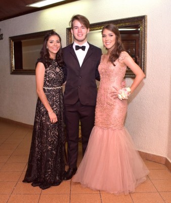 Abril Colomer, Alejandro Lutjen y Connie Montoy