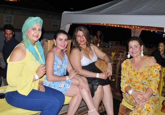 Angélica Fajardo, Belinda Fajardo, Rosy Enamorado y Leyla Caballero