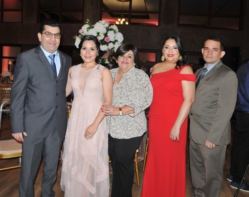 Camilo Charry, Jamie Charry, Patricia Raudales, Emilia Raudales y Yuri Raudales.