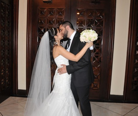 Los esposos Faraj-Rodríguez sellaron su enlace con un beso de amor eterno...