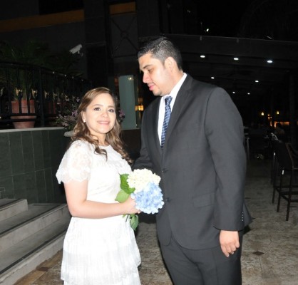 Bessy y Christian superaron la distancia y el tiempo para sellar su amor en una romántica ceremonia.