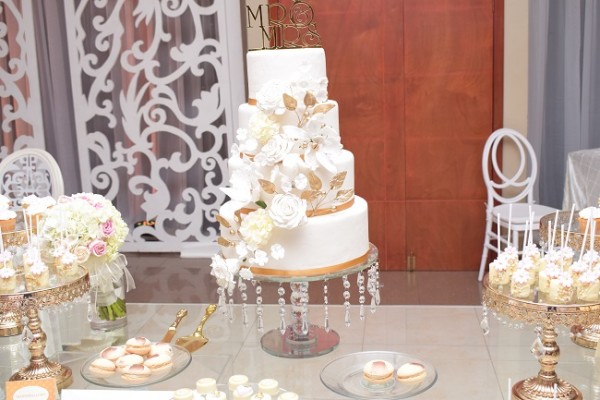 Uno de los detalles más delicados de esta boda fue el pastel de celebración ¡Elaborado por la novia!...una belleza y exquisitez sin igual...