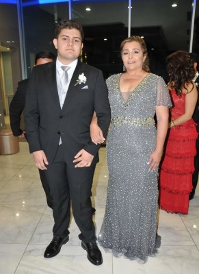 Daniel y su madre Lourdes Aguilar