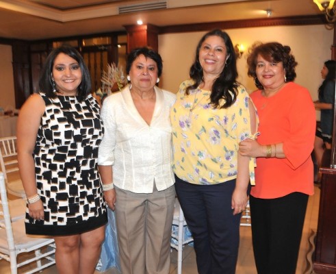 Eunice Melgar, Sonia de Meléndez, Diana Meléndez y Jaqueline Zavala