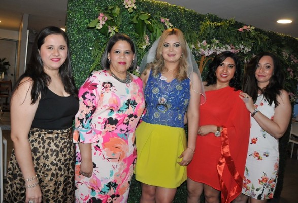 Fanny Portillo, Ana Zuniga, Noren Caballero, Ana Martínez y Waldina Argueta