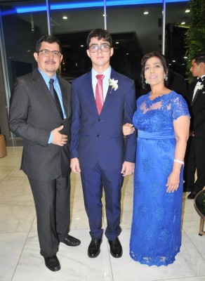 Karl Schweinfurth con su hijo Allan Schweinfurth y su madre, Claudia Pupo