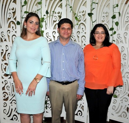 Karla Fernández, Henry Castro y Elena Calidonio