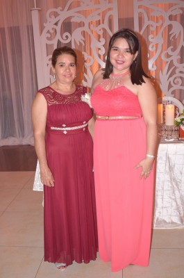 La madre del novio, Maritza Rodríguez y su hija, Onyx Rodríguez