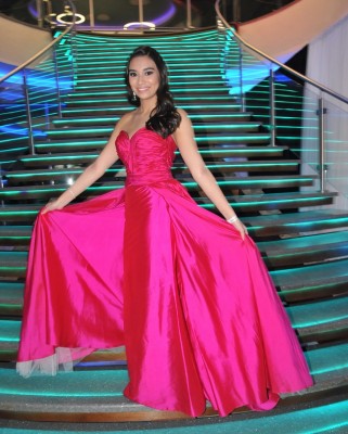 Larissa Torres Panting lució en su fiesta de graduación de la E.I.S.,  un vestido de la colección más reciente de Giovanni
