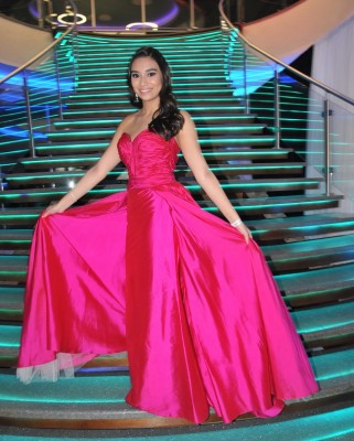 Larissa Torres Panting lució en su fiesta de graduación de la E.I.S., un vestido de la colección más reciente de Giovanni