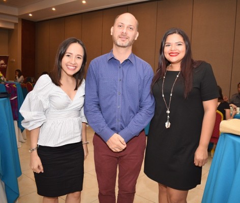 Lia Joya, Henning Kretschmer y Alejandra Alvarado